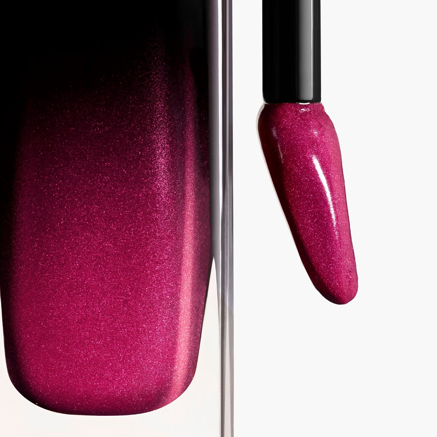 La barra de labios líquida brillante de larga duración